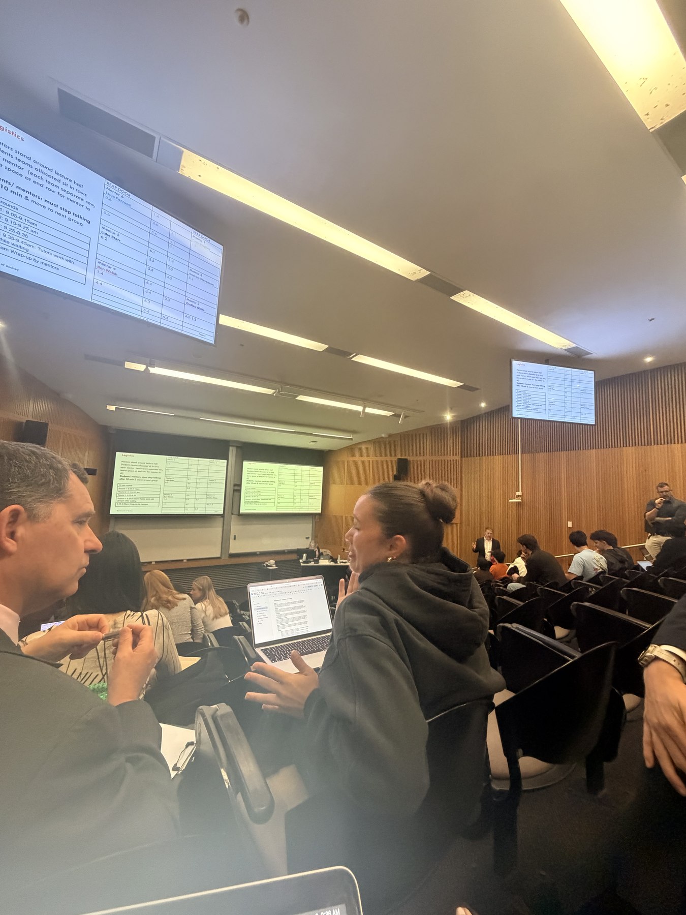 Mentor rounds with industry practitioners during the consulting course